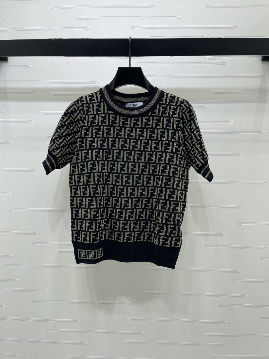 Women's short sleeves